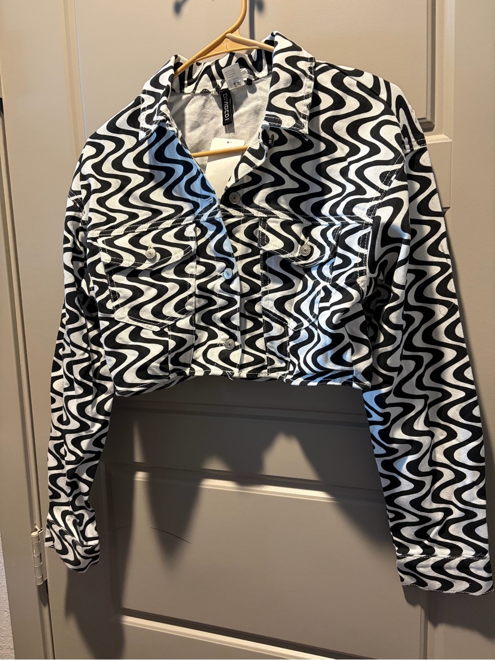H&M Black & White Wavy Print Cropped Jacket